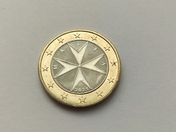 Découvrez les médailles croix de malte : histoire et choix